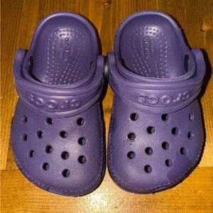 Kids Sz 5 Crocs Classic Clogs – Purple